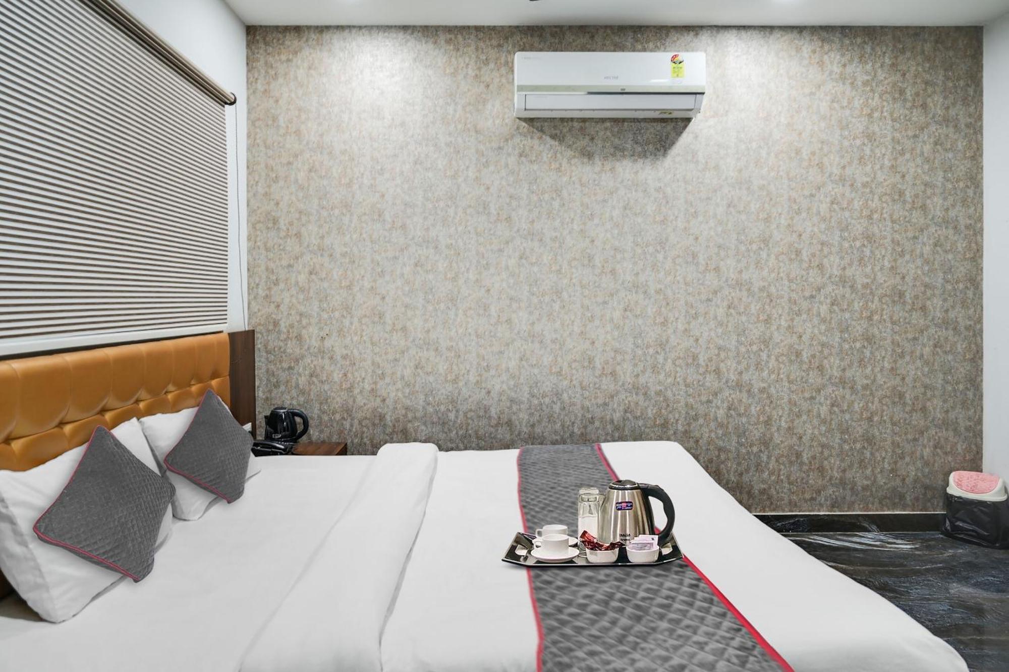 Townhouse Oak Hotel Ar Ganges Premium Waranasi Zewnętrze zdjęcie